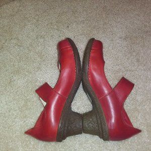 El Naturalista Red Retro Mary-Jane Shoes
